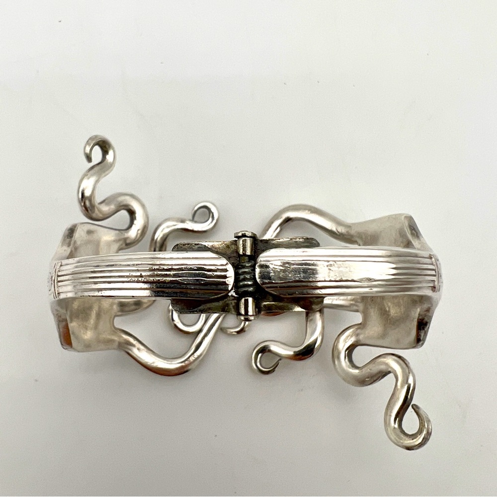 Silver Curled & Twisted Double Fork Hinged Bangle Bracelet - Picture 5 of 9